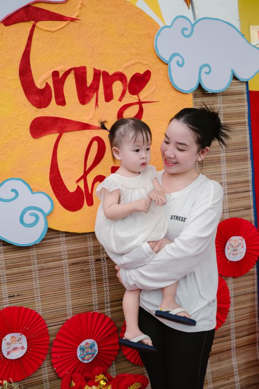 Gia đình cùng bé vui hội Trung thu ở Mầm non Memory