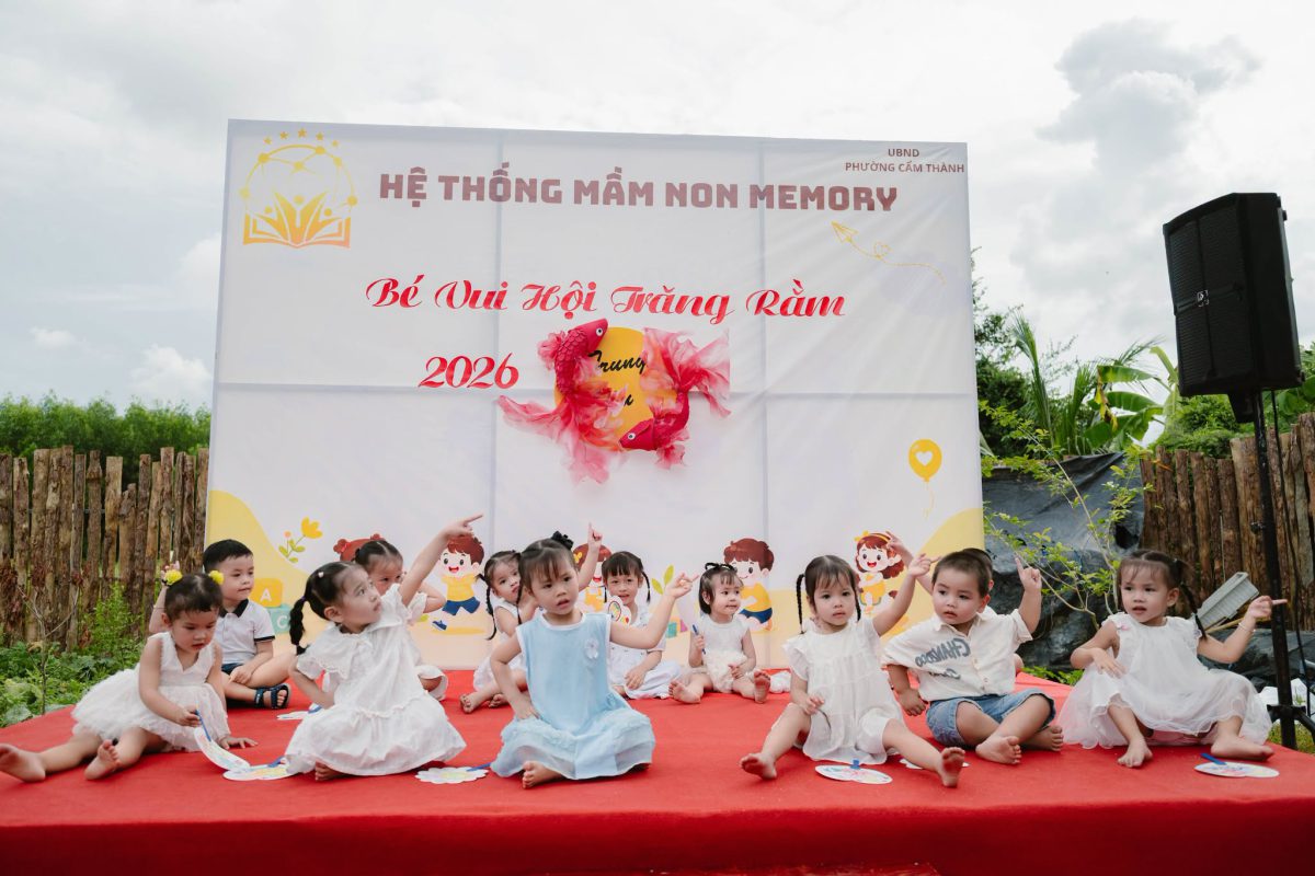 Các bé lớp nhà trẻ Mầm non Memory biểu diễn Trung thu 2026